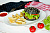 Блэк бургер с говяжей котлетой и печеным картофелем